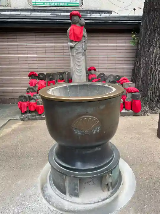 とげぬき地蔵尊 高岩寺の{uncategorized: "未分類", other: "その他", undefined: "問題あり", building: "その他建物", grave: "お墓", sacred_gate: "鳥居", guardian: "狛犬", statue: "像", buddha: "仏像", history: "歴史", nature: "自然", garden: "庭園", animal: "動物", pagoda: "塔", temizu: "手水舎", mountain_gate: "山門・神門", sanctuary: "本殿・本堂", subordinate: "末社・摂社", art: "芸術", scenery: "景色", jizo: "地蔵", ema: "絵馬", goshuin: "御朱印", omikuji: "おみくじ", items: "授与品その他", amulet: "お守り", goshuincho: "御朱印帳", eats: "食事", festival: "お祭り", votive_dance: "神楽", shichigosan: "七五三参", wedding: "結婚式", experience: "体験その他", initially: "初詣", around: "周辺", anti_infection: "感染症対策"}