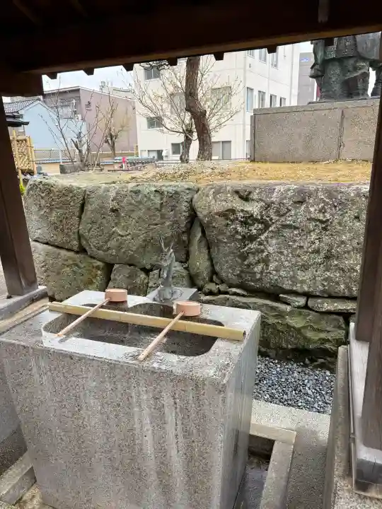 柴田神社の{uncategorized: "未分類", other: "その他", undefined: "問題あり", building: "その他建物", grave: "お墓", sacred_gate: "鳥居", guardian: "狛犬", statue: "像", buddha: "仏像", history: "歴史", nature: "自然", garden: "庭園", animal: "動物", pagoda: "塔", temizu: "手水舎", mountain_gate: "山門・神門", sanctuary: "本殿・本堂", subordinate: "末社・摂社", art: "芸術", scenery: "景色", jizo: "地蔵", ema: "絵馬", goshuin: "御朱印", omikuji: "おみくじ", items: "授与品その他", amulet: "お守り", goshuincho: "御朱印帳", eats: "食事", festival: "お祭り", votive_dance: "神楽", shichigosan: "七五三参", wedding: "結婚式", experience: "体験その他", initially: "初詣", around: "周辺", anti_infection: "感染症対策"}