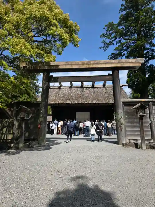 伊勢神宮内宮(皇大神宮)の{uncategorized: "未分類", other: "その他", undefined: "問題あり", building: "その他建物", grave: "お墓", sacred_gate: "鳥居", guardian: "狛犬", statue: "像", buddha: "仏像", history: "歴史", nature: "自然", garden: "庭園", animal: "動物", pagoda: "塔", temizu: "手水舎", mountain_gate: "山門・神門", sanctuary: "本殿・本堂", subordinate: "末社・摂社", art: "芸術", scenery: "景色", jizo: "地蔵", ema: "絵馬", goshuin: "御朱印", omikuji: "おみくじ", items: "授与品その他", amulet: "お守り", goshuincho: "御朱印帳", eats: "食事", festival: "お祭り", votive_dance: "神楽", shichigosan: "七五三参", wedding: "結婚式", experience: "体験その他", initially: "初詣", around: "周辺", anti_infection: "感染症対策"}