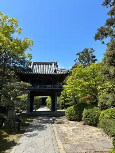 伊勢の国 四天王寺の{uncategorized: "未分類", other: "その他", undefined: "問題あり", building: "その他建物", grave: "お墓", sacred_gate: "鳥居", guardian: "狛犬", statue: "像", buddha: "仏像", history: "歴史", nature: "自然", garden: "庭園", animal: "動物", pagoda: "塔", temizu: "手水舎", mountain_gate: "山門・神門", sanctuary: "本殿・本堂", subordinate: "末社・摂社", art: "芸術", scenery: "景色", jizo: "地蔵", ema: "絵馬", goshuin: "御朱印", omikuji: "おみくじ", items: "授与品その他", amulet: "お守り", goshuincho: "御朱印帳", eats: "食事", festival: "お祭り", votive_dance: "神楽", shichigosan: "七五三参", wedding: "結婚式", experience: "体験その他", initially: "初詣", around: "周辺", anti_infection: "感染症対策"}
