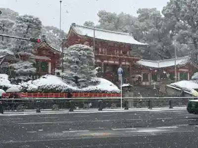 八坂神社(祇園さん)の{uncategorized: "未分類", other: "その他", undefined: "問題あり", building: "その他建物", grave: "お墓", sacred_gate: "鳥居", guardian: "狛犬", statue: "像", buddha: "仏像", history: "歴史", nature: "自然", garden: "庭園", animal: "動物", pagoda: "塔", temizu: "手水舎", mountain_gate: "山門・神門", sanctuary: "本殿・本堂", subordinate: "末社・摂社", art: "芸術", scenery: "景色", jizo: "地蔵", ema: "絵馬", goshuin: "御朱印", omikuji: "おみくじ", items: "授与品その他", amulet: "お守り", goshuincho: "御朱印帳", eats: "食事", festival: "お祭り", votive_dance: "神楽", shichigosan: "七五三参", wedding: "結婚式", experience: "体験その他", initially: "初詣", around: "周辺", anti_infection: "感染症対策"}
