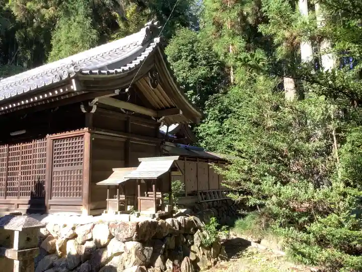 神明白山社相殿(杁下)の本殿・本堂