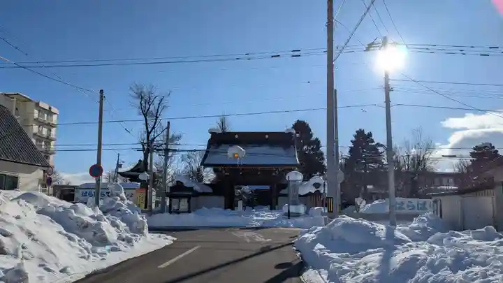 旭川別院の山門・神門