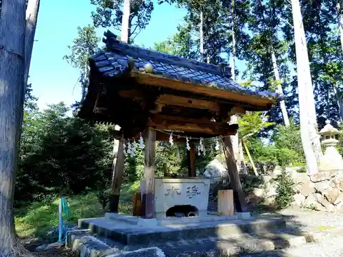 椎ケ脇神社の手水舎