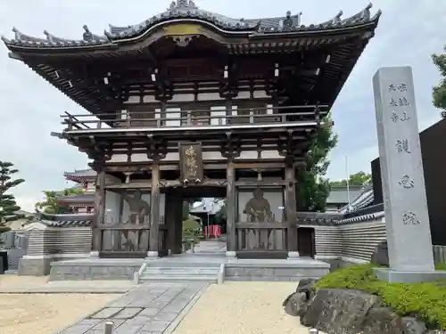 味鏡山 護國院の山門・神門