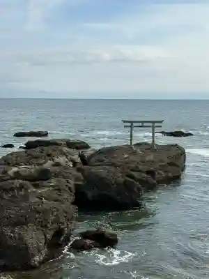 大洗磯前神社の{uncategorized: "未分類", other: "その他", undefined: "問題あり", building: "その他建物", grave: "お墓", sacred_gate: "鳥居", guardian: "狛犬", statue: "像", buddha: "仏像", history: "歴史", nature: "自然", garden: "庭園", animal: "動物", pagoda: "塔", temizu: "手水舎", mountain_gate: "山門・神門", sanctuary: "本殿・本堂", subordinate: "末社・摂社", art: "芸術", scenery: "景色", jizo: "地蔵", ema: "絵馬", goshuin: "御朱印", omikuji: "おみくじ", items: "授与品その他", amulet: "お守り", goshuincho: "御朱印帳", eats: "食事", festival: "お祭り", votive_dance: "神楽", shichigosan: "七五三参", wedding: "結婚式", experience: "体験その他", initially: "初詣", around: "周辺", anti_infection: "感染症対策"}