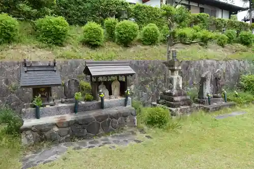 根聖院の末社・摂社