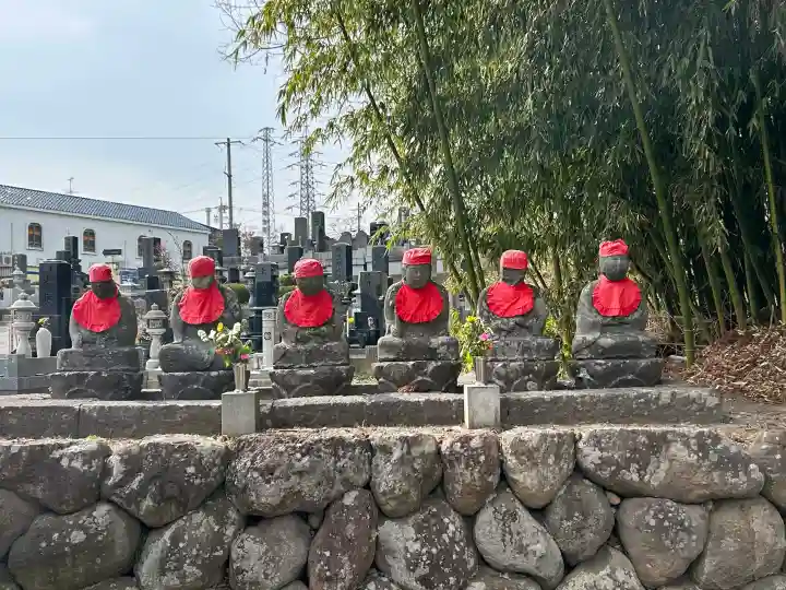 興善寺の{uncategorized: "未分類", other: "その他", undefined: "問題あり", building: "その他建物", grave: "お墓", sacred_gate: "鳥居", guardian: "狛犬", statue: "像", buddha: "仏像", history: "歴史", nature: "自然", garden: "庭園", animal: "動物", pagoda: "塔", temizu: "手水舎", mountain_gate: "山門・神門", sanctuary: "本殿・本堂", subordinate: "末社・摂社", art: "芸術", scenery: "景色", jizo: "地蔵", ema: "絵馬", goshuin: "御朱印", omikuji: "おみくじ", items: "授与品その他", amulet: "お守り", goshuincho: "御朱印帳", eats: "食事", festival: "お祭り", votive_dance: "神楽", shichigosan: "七五三参", wedding: "結婚式", experience: "体験その他", initially: "初詣", around: "周辺", anti_infection: "感染症対策"}