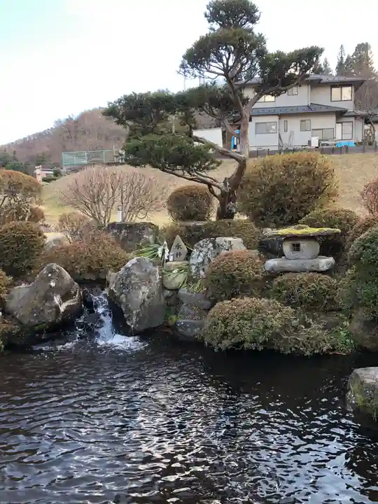 諏訪大社上社前宮の庭園
