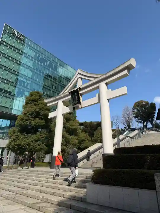 日枝神社の{uncategorized: "未分類", other: "その他", undefined: "問題あり", building: "その他建物", grave: "お墓", sacred_gate: "鳥居", guardian: "狛犬", statue: "像", buddha: "仏像", history: "歴史", nature: "自然", garden: "庭園", animal: "動物", pagoda: "塔", temizu: "手水舎", mountain_gate: "山門・神門", sanctuary: "本殿・本堂", subordinate: "末社・摂社", art: "芸術", scenery: "景色", jizo: "地蔵", ema: "絵馬", goshuin: "御朱印", omikuji: "おみくじ", items: "授与品その他", amulet: "お守り", goshuincho: "御朱印帳", eats: "食事", festival: "お祭り", votive_dance: "神楽", shichigosan: "七五三参", wedding: "結婚式", experience: "体験その他", initially: "初詣", around: "周辺", anti_infection: "感染症対策"}