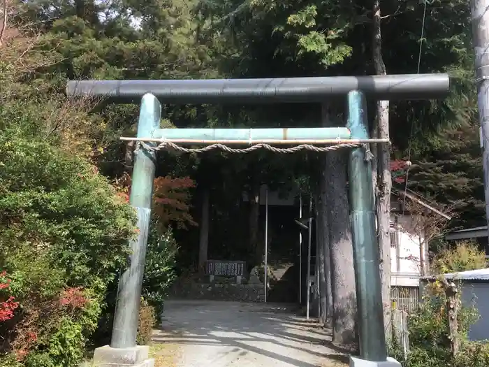 諏訪神社の鳥居