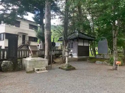 淺間神社（忍野八海）の末社・摂社