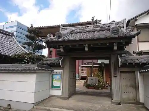 春養院の山門