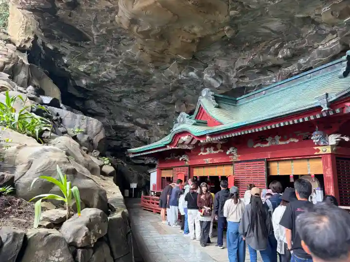 鵜戸神宮の{uncategorized: "未分類", other: "その他", undefined: "問題あり", building: "その他建物", grave: "お墓", sacred_gate: "鳥居", guardian: "狛犬", statue: "像", buddha: "仏像", history: "歴史", nature: "自然", garden: "庭園", animal: "動物", pagoda: "塔", temizu: "手水舎", mountain_gate: "山門・神門", sanctuary: "本殿・本堂", subordinate: "末社・摂社", art: "芸術", scenery: "景色", jizo: "地蔵", ema: "絵馬", goshuin: "御朱印", omikuji: "おみくじ", items: "授与品その他", amulet: "お守り", goshuincho: "御朱印帳", eats: "食事", festival: "お祭り", votive_dance: "神楽", shichigosan: "七五三参", wedding: "結婚式", experience: "体験その他", initially: "初詣", around: "周辺", anti_infection: "感染症対策"}