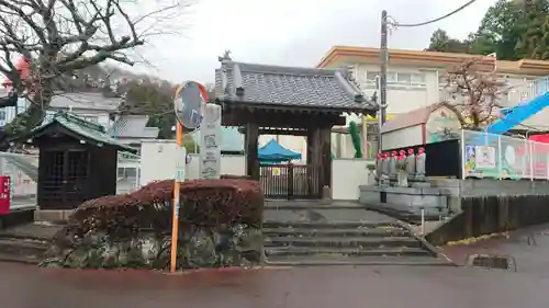 医王寺の山門