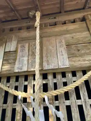 下永野熊野神社の{uncategorized: "未分類", other: "その他", undefined: "問題あり", building: "その他建物", grave: "お墓", sacred_gate: "鳥居", guardian: "狛犬", statue: "像", buddha: "仏像", history: "歴史", nature: "自然", garden: "庭園", animal: "動物", pagoda: "塔", temizu: "手水舎", mountain_gate: "山門・神門", sanctuary: "本殿・本堂", subordinate: "末社・摂社", art: "芸術", scenery: "景色", jizo: "地蔵", ema: "絵馬", goshuin: "御朱印", omikuji: "おみくじ", items: "授与品その他", amulet: "お守り", goshuincho: "御朱印帳", eats: "食事", festival: "お祭り", votive_dance: "神楽", shichigosan: "七五三参", wedding: "結婚式", experience: "体験その他", initially: "初詣", around: "周辺", anti_infection: "感染症対策"}