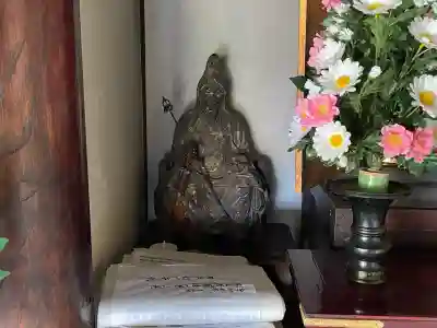 西徳寺の{uncategorized: "未分類", other: "その他", undefined: "問題あり", building: "その他建物", grave: "お墓", sacred_gate: "鳥居", guardian: "狛犬", statue: "像", buddha: "仏像", history: "歴史", nature: "自然", garden: "庭園", animal: "動物", pagoda: "塔", temizu: "手水舎", mountain_gate: "山門・神門", sanctuary: "本殿・本堂", subordinate: "末社・摂社", art: "芸術", scenery: "景色", jizo: "地蔵", ema: "絵馬", goshuin: "御朱印", omikuji: "おみくじ", items: "授与品その他", amulet: "お守り", goshuincho: "御朱印帳", eats: "食事", festival: "お祭り", votive_dance: "神楽", shichigosan: "七五三参", wedding: "結婚式", experience: "体験その他", initially: "初詣", around: "周辺", anti_infection: "感染症対策"}