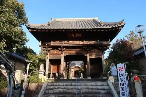 曹源寺の山門