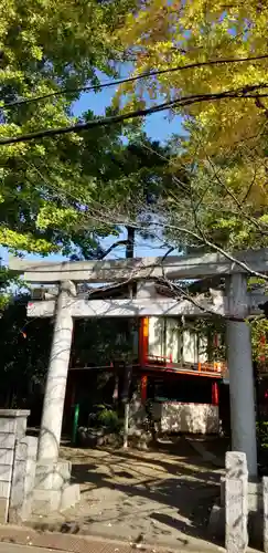 於玉稲荷神社の鳥居