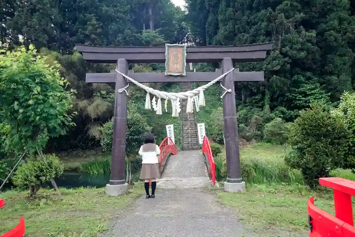 坪沼八幡神社の鳥居