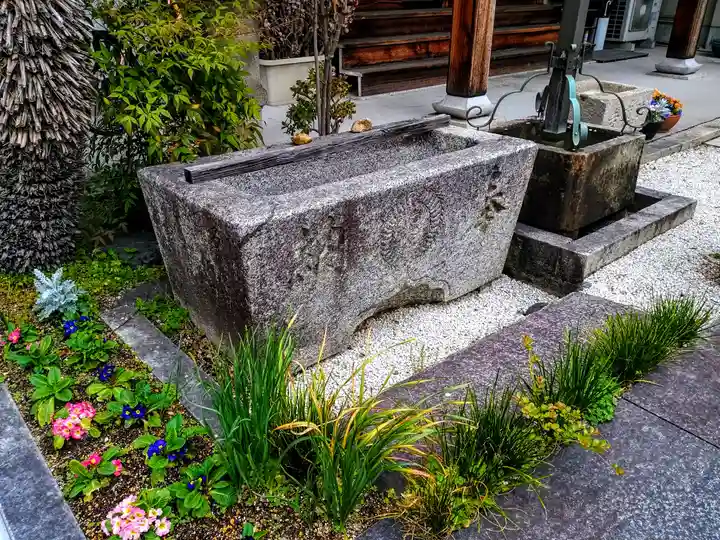 法応寺の手水舎