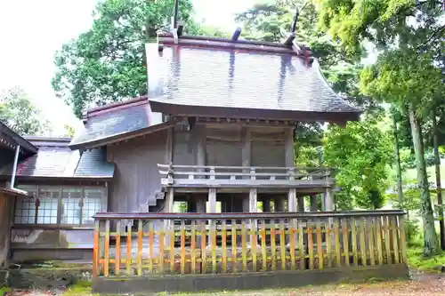 毛社神社の本殿