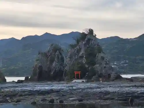 白蛇弁天(弁天島)の{uncategorized: "未分類", other: "その他", undefined: "問題あり", building: "その他建物", grave: "お墓", sacred_gate: "鳥居", guardian: "狛犬", statue: "像", buddha: "仏像", history: "歴史", nature: "自然", garden: "庭園", animal: "動物", pagoda: "塔", temizu: "手水舎", mountain_gate: "山門・神門", sanctuary: "本殿・本堂", subordinate: "末社・摂社", art: "芸術", scenery: "景色", jizo: "地蔵", ema: "絵馬", goshuin: "御朱印", omikuji: "おみくじ", items: "授与品その他", amulet: "お守り", goshuincho: "御朱印帳", eats: "食事", festival: "お祭り", votive_dance: "神楽", shichigosan: "七五三参", wedding: "結婚式", experience: "体験その他", initially: "初詣", around: "周辺", anti_infection: "感染症対策"}