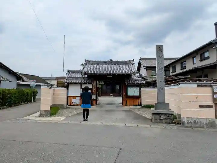 願照寺の山門・神門
