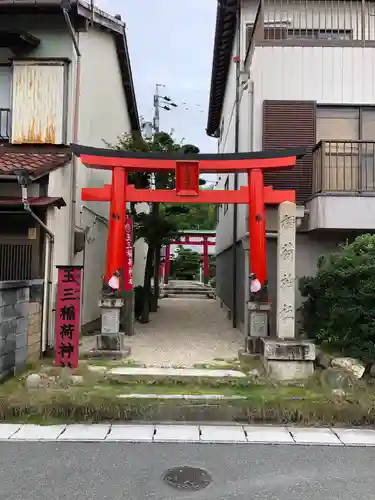 玉三稲荷神社の鳥居