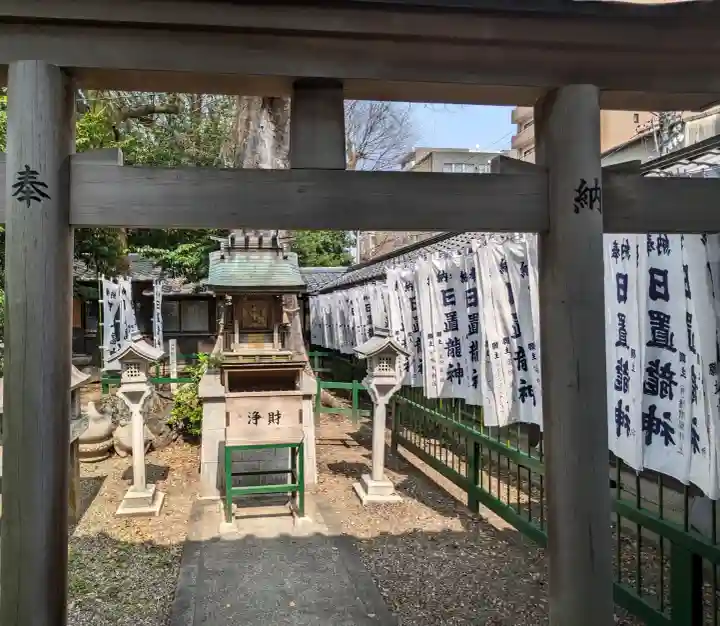 日置神社の{uncategorized: "未分類", other: "その他", undefined: "問題あり", building: "その他建物", grave: "お墓", sacred_gate: "鳥居", guardian: "狛犬", statue: "像", buddha: "仏像", history: "歴史", nature: "自然", garden: "庭園", animal: "動物", pagoda: "塔", temizu: "手水舎", mountain_gate: "山門・神門", sanctuary: "本殿・本堂", subordinate: "末社・摂社", art: "芸術", scenery: "景色", jizo: "地蔵", ema: "絵馬", goshuin: "御朱印", omikuji: "おみくじ", items: "授与品その他", amulet: "お守り", goshuincho: "御朱印帳", eats: "食事", festival: "お祭り", votive_dance: "神楽", shichigosan: "七五三参", wedding: "結婚式", experience: "体験その他", initially: "初詣", around: "周辺", anti_infection: "感染症対策"}