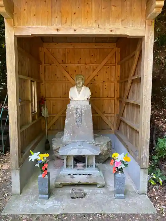 霊山寺の像