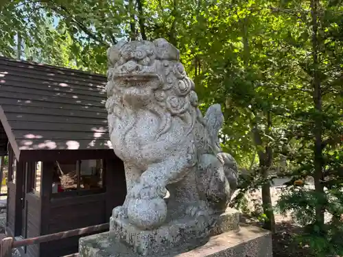 愛國神社の狛犬