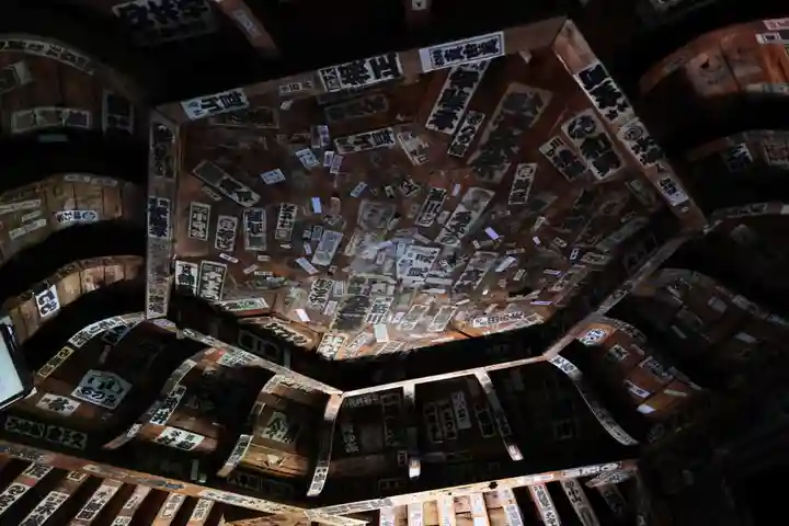 円通三匝堂(さざえ堂)の本殿・本堂