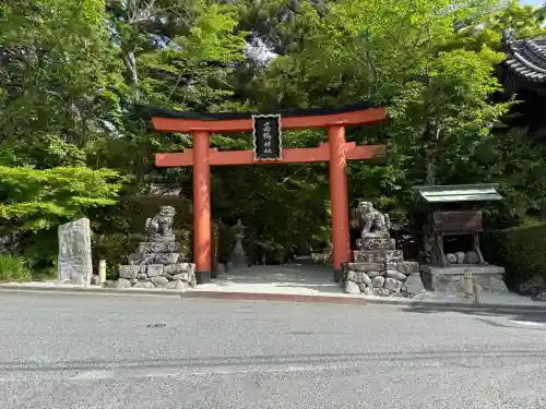 高鴨神社の{uncategorized: "未分類", other: "その他", undefined: "問題あり", building: "その他建物", grave: "お墓", sacred_gate: "鳥居", guardian: "狛犬", statue: "像", buddha: "仏像", history: "歴史", nature: "自然", garden: "庭園", animal: "動物", pagoda: "塔", temizu: "手水舎", mountain_gate: "山門・神門", sanctuary: "本殿・本堂", subordinate: "末社・摂社", art: "芸術", scenery: "景色", jizo: "地蔵", ema: "絵馬", goshuin: "御朱印", omikuji: "おみくじ", items: "授与品その他", amulet: "お守り", goshuincho: "御朱印帳", eats: "食事", festival: "お祭り", votive_dance: "神楽", shichigosan: "七五三参", wedding: "結婚式", experience: "体験その他", initially: "初詣", around: "周辺", anti_infection: "感染症対策"}