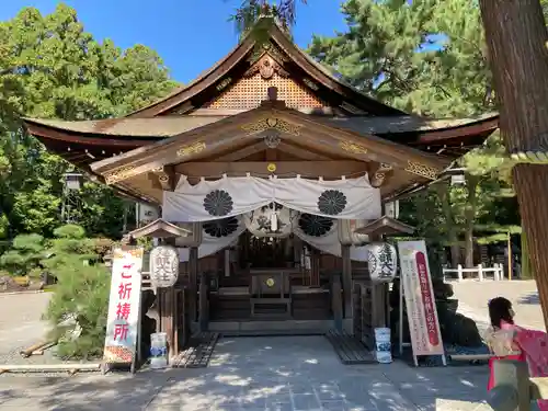 建部大社の本殿