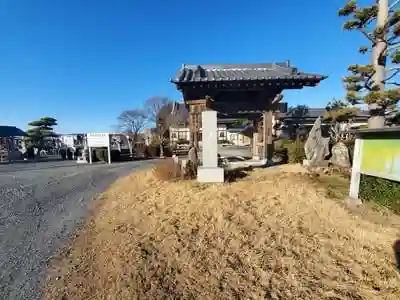 東応寺の山門