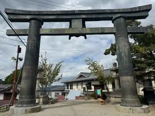 金峯山寺の{uncategorized: "未分類", other: "その他", undefined: "問題あり", building: "その他建物", grave: "お墓", sacred_gate: "鳥居", guardian: "狛犬", statue: "像", buddha: "仏像", history: "歴史", nature: "自然", garden: "庭園", animal: "動物", pagoda: "塔", temizu: "手水舎", mountain_gate: "山門・神門", sanctuary: "本殿・本堂", subordinate: "末社・摂社", art: "芸術", scenery: "景色", jizo: "地蔵", ema: "絵馬", goshuin: "御朱印", omikuji: "おみくじ", items: "授与品その他", amulet: "お守り", goshuincho: "御朱印帳", eats: "食事", festival: "お祭り", votive_dance: "神楽", shichigosan: "七五三参", wedding: "結婚式", experience: "体験その他", initially: "初詣", around: "周辺", anti_infection: "感染症対策"}