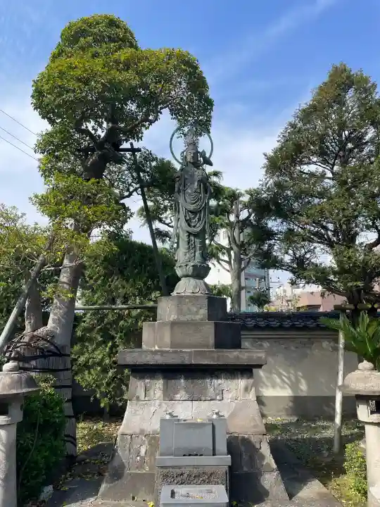 良長院の{uncategorized: "未分類", other: "その他", undefined: "問題あり", building: "その他建物", grave: "お墓", sacred_gate: "鳥居", guardian: "狛犬", statue: "像", buddha: "仏像", history: "歴史", nature: "自然", garden: "庭園", animal: "動物", pagoda: "塔", temizu: "手水舎", mountain_gate: "山門・神門", sanctuary: "本殿・本堂", subordinate: "末社・摂社", art: "芸術", scenery: "景色", jizo: "地蔵", ema: "絵馬", goshuin: "御朱印", omikuji: "おみくじ", items: "授与品その他", amulet: "お守り", goshuincho: "御朱印帳", eats: "食事", festival: "お祭り", votive_dance: "神楽", shichigosan: "七五三参", wedding: "結婚式", experience: "体験その他", initially: "初詣", around: "周辺", anti_infection: "感染症対策"}