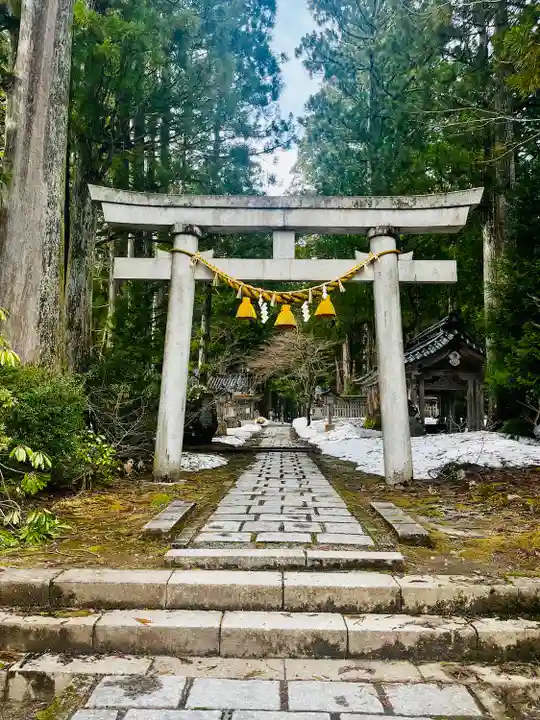 雄山神社中宮祈願殿(富山県)