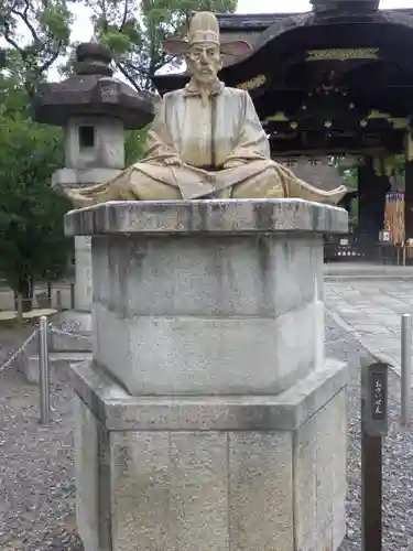 豊国神社の像