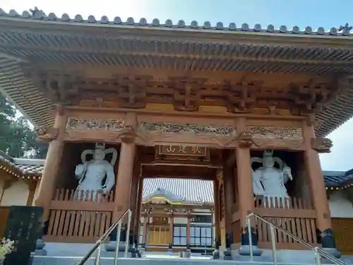 津竜院の山門・神門