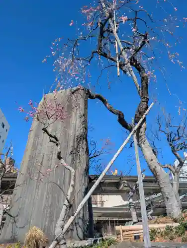 湯島天満宮の{uncategorized: "未分類", other: "その他", undefined: "問題あり", building: "その他建物", grave: "お墓", sacred_gate: "鳥居", guardian: "狛犬", statue: "像", buddha: "仏像", history: "歴史", nature: "自然", garden: "庭園", animal: "動物", pagoda: "塔", temizu: "手水舎", mountain_gate: "山門・神門", sanctuary: "本殿・本堂", subordinate: "末社・摂社", art: "芸術", scenery: "景色", jizo: "地蔵", ema: "絵馬", goshuin: "御朱印", omikuji: "おみくじ", items: "授与品その他", amulet: "お守り", goshuincho: "御朱印帳", eats: "食事", festival: "お祭り", votive_dance: "神楽", shichigosan: "七五三参", wedding: "結婚式", experience: "体験その他", initially: "初詣", around: "周辺", anti_infection: "感染症対策"}