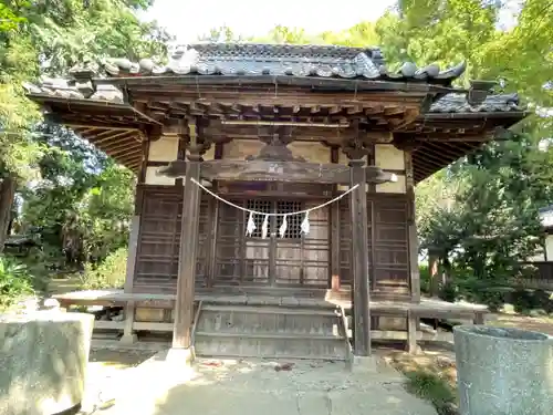 角折神社の本殿