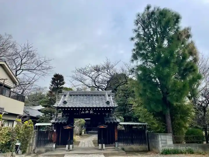 臨江寺の{uncategorized: "未分類", other: "その他", undefined: "問題あり", building: "その他建物", grave: "お墓", sacred_gate: "鳥居", guardian: "狛犬", statue: "像", buddha: "仏像", history: "歴史", nature: "自然", garden: "庭園", animal: "動物", pagoda: "塔", temizu: "手水舎", mountain_gate: "山門・神門", sanctuary: "本殿・本堂", subordinate: "末社・摂社", art: "芸術", scenery: "景色", jizo: "地蔵", ema: "絵馬", goshuin: "御朱印", omikuji: "おみくじ", items: "授与品その他", amulet: "お守り", goshuincho: "御朱印帳", eats: "食事", festival: "お祭り", votive_dance: "神楽", shichigosan: "七五三参", wedding: "結婚式", experience: "体験その他", initially: "初詣", around: "周辺", anti_infection: "感染症対策"}