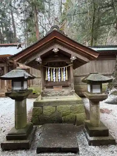 大國主社の{uncategorized: "未分類", other: "その他", undefined: "問題あり", building: "その他建物", grave: "お墓", sacred_gate: "鳥居", guardian: "狛犬", statue: "像", buddha: "仏像", history: "歴史", nature: "自然", garden: "庭園", animal: "動物", pagoda: "塔", temizu: "手水舎", mountain_gate: "山門・神門", sanctuary: "本殿・本堂", subordinate: "末社・摂社", art: "芸術", scenery: "景色", jizo: "地蔵", ema: "絵馬", goshuin: "御朱印", omikuji: "おみくじ", items: "授与品その他", amulet: "お守り", goshuincho: "御朱印帳", eats: "食事", festival: "お祭り", votive_dance: "神楽", shichigosan: "七五三参", wedding: "結婚式", experience: "体験その他", initially: "初詣", around: "周辺", anti_infection: "感染症対策"}