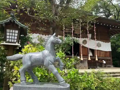 比々多神社の{uncategorized: "未分類", other: "その他", undefined: "問題あり", building: "その他建物", grave: "お墓", sacred_gate: "鳥居", guardian: "狛犬", statue: "像", buddha: "仏像", history: "歴史", nature: "自然", garden: "庭園", animal: "動物", pagoda: "塔", temizu: "手水舎", mountain_gate: "山門・神門", sanctuary: "本殿・本堂", subordinate: "末社・摂社", art: "芸術", scenery: "景色", jizo: "地蔵", ema: "絵馬", goshuin: "御朱印", omikuji: "おみくじ", items: "授与品その他", amulet: "お守り", goshuincho: "御朱印帳", eats: "食事", festival: "お祭り", votive_dance: "神楽", shichigosan: "七五三参", wedding: "結婚式", experience: "体験その他", initially: "初詣", around: "周辺", anti_infection: "感染症対策"}