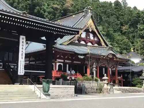 久遠寺の本殿・本堂