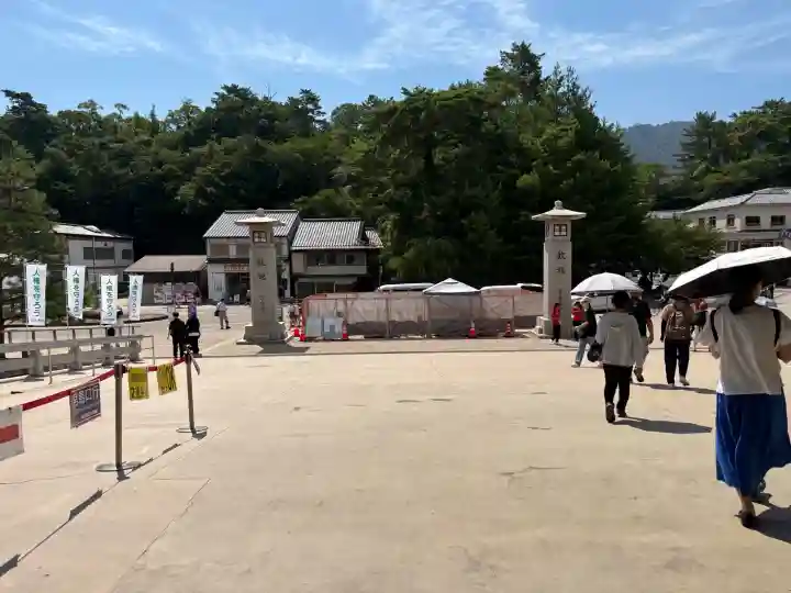 厳島神社の{uncategorized: "未分類", other: "その他", undefined: "問題あり", building: "その他建物", grave: "お墓", sacred_gate: "鳥居", guardian: "狛犬", statue: "像", buddha: "仏像", history: "歴史", nature: "自然", garden: "庭園", animal: "動物", pagoda: "塔", temizu: "手水舎", mountain_gate: "山門・神門", sanctuary: "本殿・本堂", subordinate: "末社・摂社", art: "芸術", scenery: "景色", jizo: "地蔵", ema: "絵馬", goshuin: "御朱印", omikuji: "おみくじ", items: "授与品その他", amulet: "お守り", goshuincho: "御朱印帳", eats: "食事", festival: "お祭り", votive_dance: "神楽", shichigosan: "七五三参", wedding: "結婚式", experience: "体験その他", initially: "初詣", around: "周辺", anti_infection: "感染症対策"}