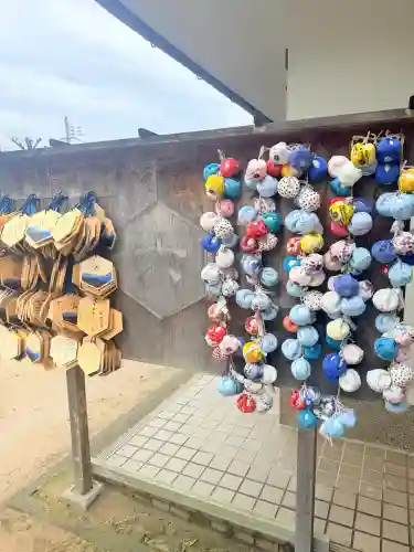 舞子六神社／まいこむの宮の{uncategorized: "未分類", other: "その他", undefined: "問題あり", building: "その他建物", grave: "お墓", sacred_gate: "鳥居", guardian: "狛犬", statue: "像", buddha: "仏像", history: "歴史", nature: "自然", garden: "庭園", animal: "動物", pagoda: "塔", temizu: "手水舎", mountain_gate: "山門・神門", sanctuary: "本殿・本堂", subordinate: "末社・摂社", art: "芸術", scenery: "景色", jizo: "地蔵", ema: "絵馬", goshuin: "御朱印", omikuji: "おみくじ", items: "授与品その他", amulet: "お守り", goshuincho: "御朱印帳", eats: "食事", festival: "お祭り", votive_dance: "神楽", shichigosan: "七五三参", wedding: "結婚式", experience: "体験その他", initially: "初詣", around: "周辺", anti_infection: "感染症対策"}