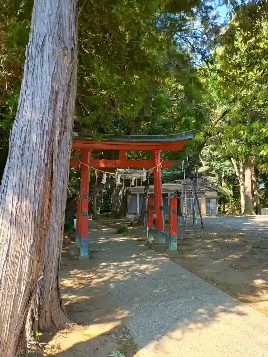 香取神社の{uncategorized: "未分類", other: "その他", undefined: "問題あり", building: "その他建物", grave: "お墓", sacred_gate: "鳥居", guardian: "狛犬", statue: "像", buddha: "仏像", history: "歴史", nature: "自然", garden: "庭園", animal: "動物", pagoda: "塔", temizu: "手水舎", mountain_gate: "山門・神門", sanctuary: "本殿・本堂", subordinate: "末社・摂社", art: "芸術", scenery: "景色", jizo: "地蔵", ema: "絵馬", goshuin: "御朱印", omikuji: "おみくじ", items: "授与品その他", amulet: "お守り", goshuincho: "御朱印帳", eats: "食事", festival: "お祭り", votive_dance: "神楽", shichigosan: "七五三参", wedding: "結婚式", experience: "体験その他", initially: "初詣", around: "周辺", anti_infection: "感染症対策"}